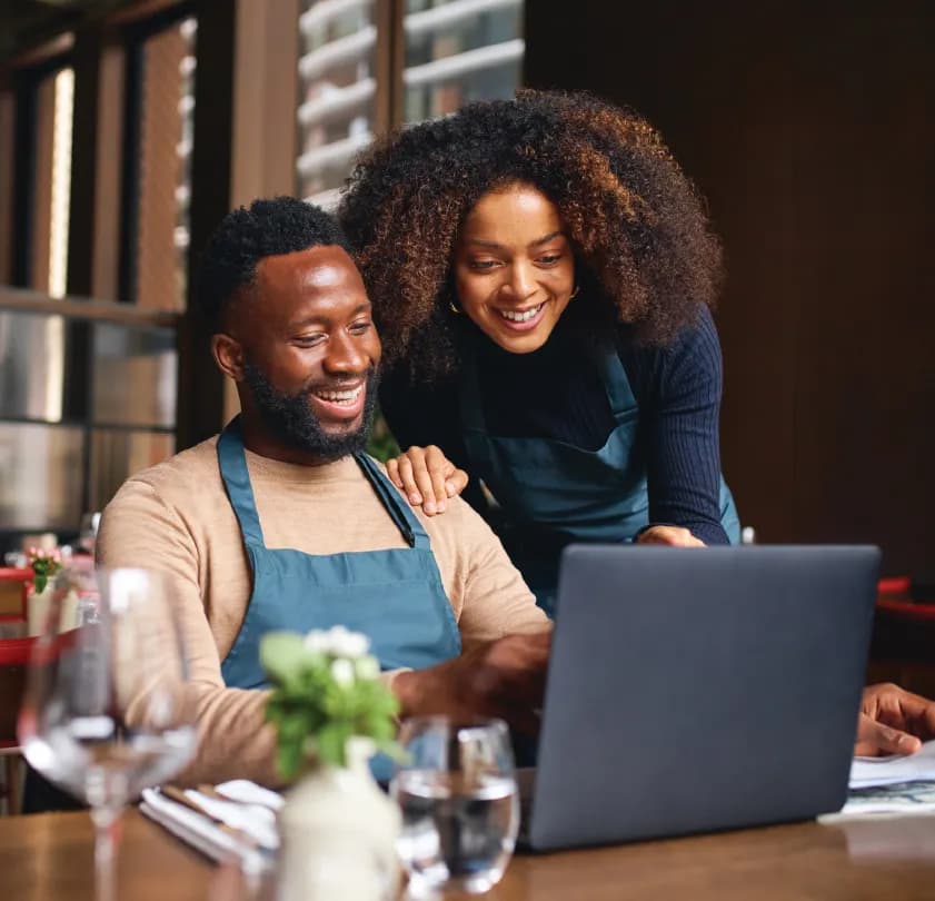 Pareja en restaurante